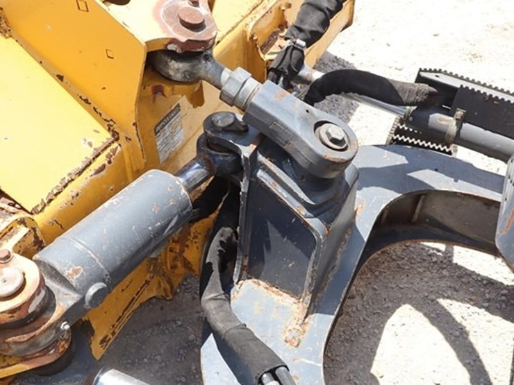 2019-deere-650k-lgp-image-25