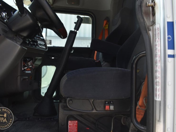 2012-peterbilt-386-image-37