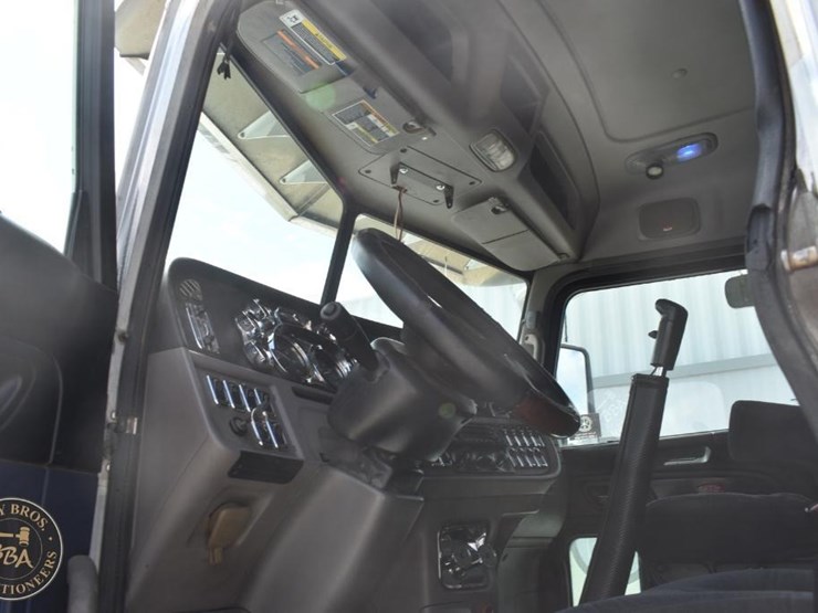 2012-peterbilt-386-image-35