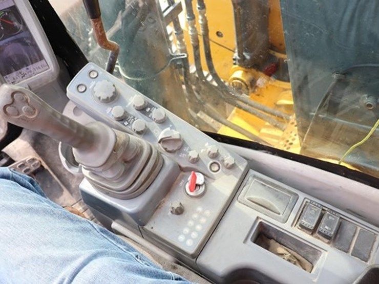 2016-deere-135g-image-41