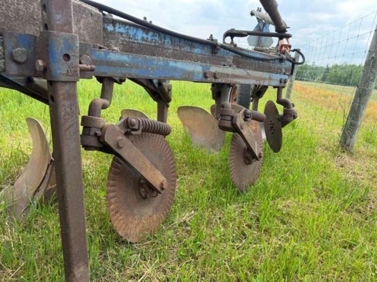 white-5-furrow-plow-image-20