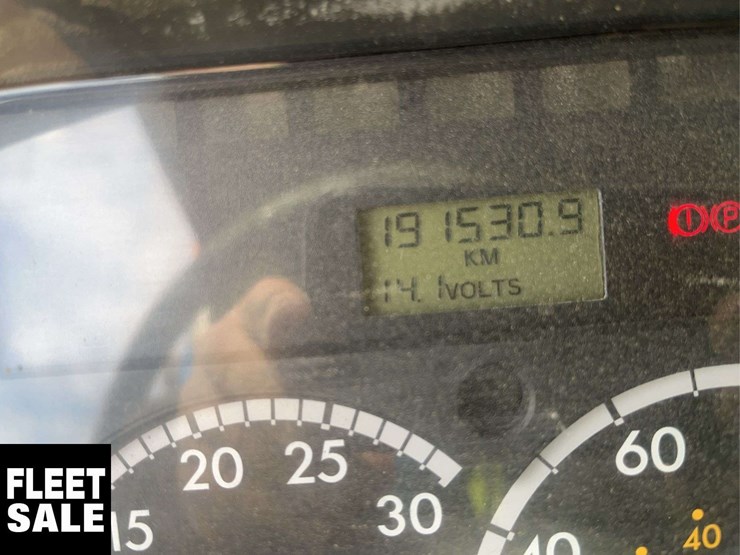 2008-freightliner-m2-106-image-22