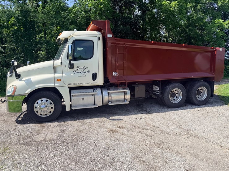 2012-freightliner-cascadia-125-image-3