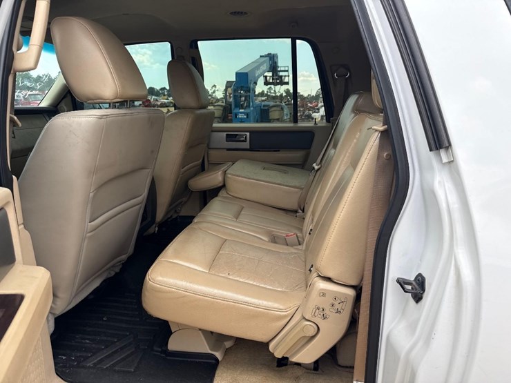 2011-ford-expedition-image-7