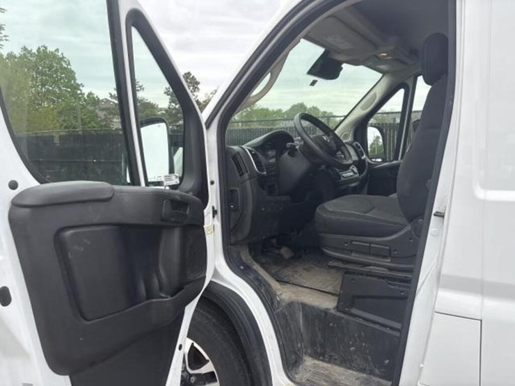 2023-dodge-3500-image-12