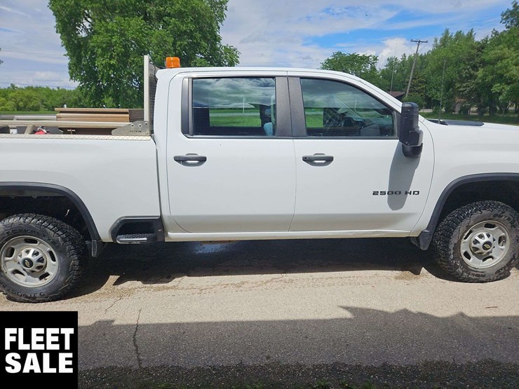 2020-chevrolet-silverado-2500hd-image-8
