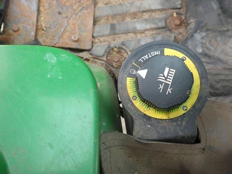 2011-john-deere-1023e-image-44