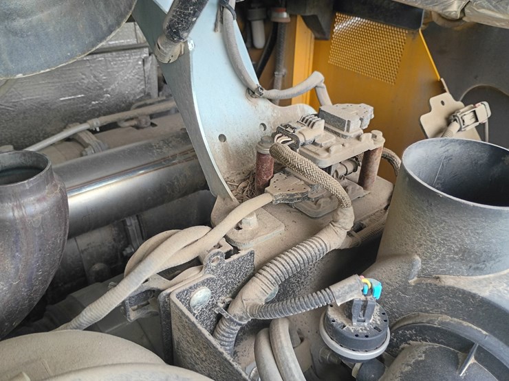 2022-deere-330g-image-23