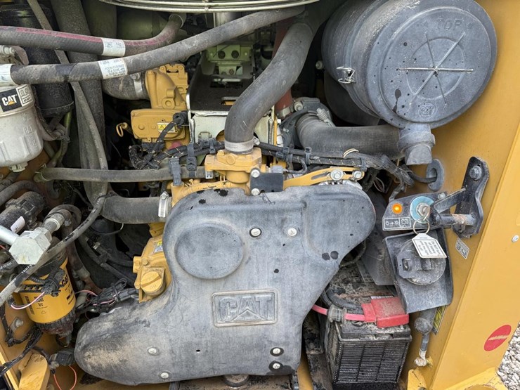 2019-caterpillar-299d3-image-16