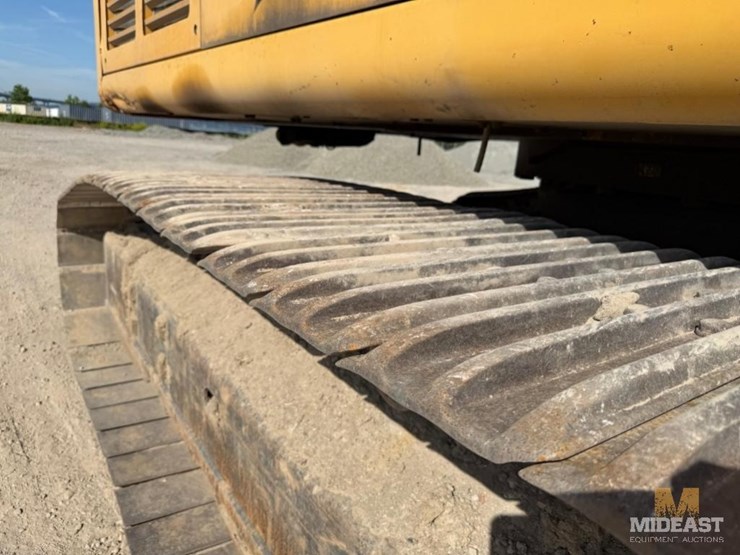2015-deere-470g-lc-image-21