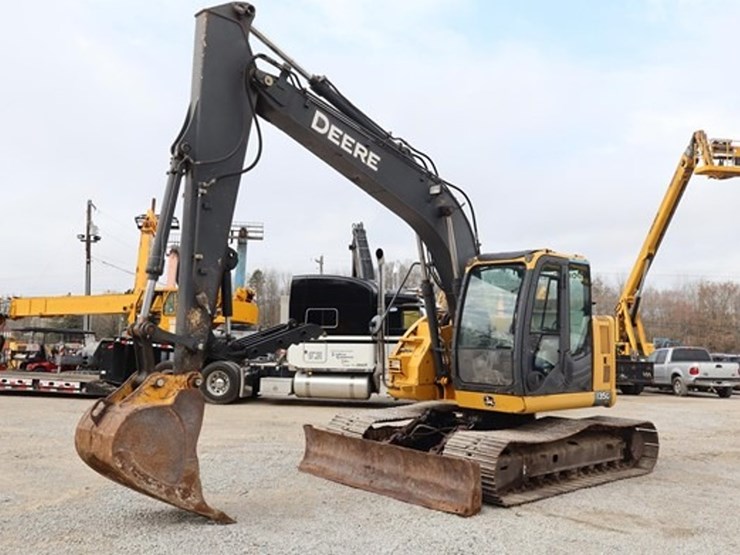 2016-deere-135g-image-1