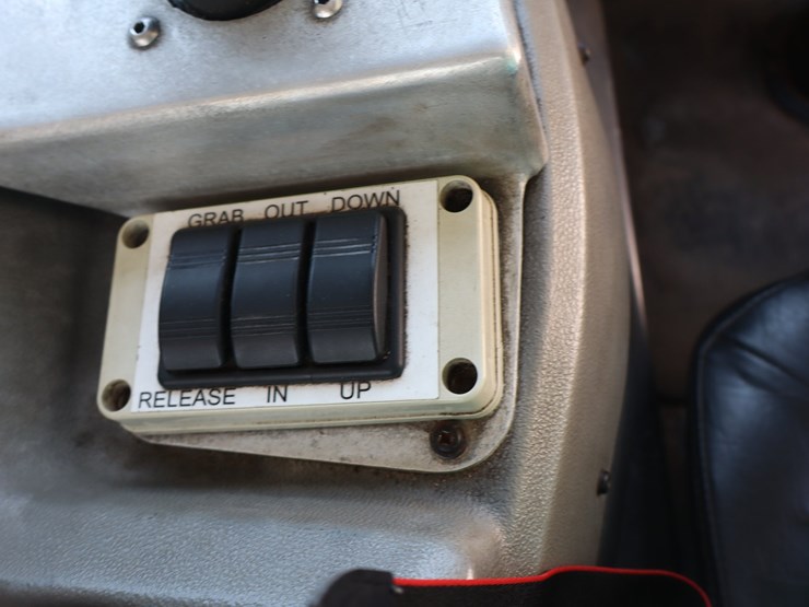 2019-peterbilt-520-image-10