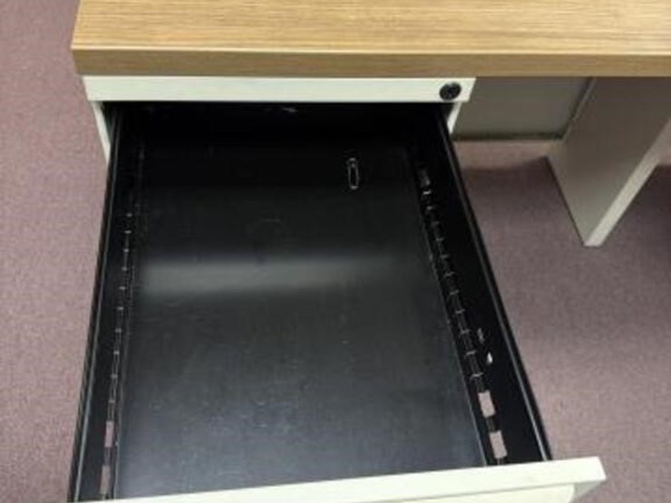 metal-executive-u--shape-desk,-overhead-hutch-a-image-9