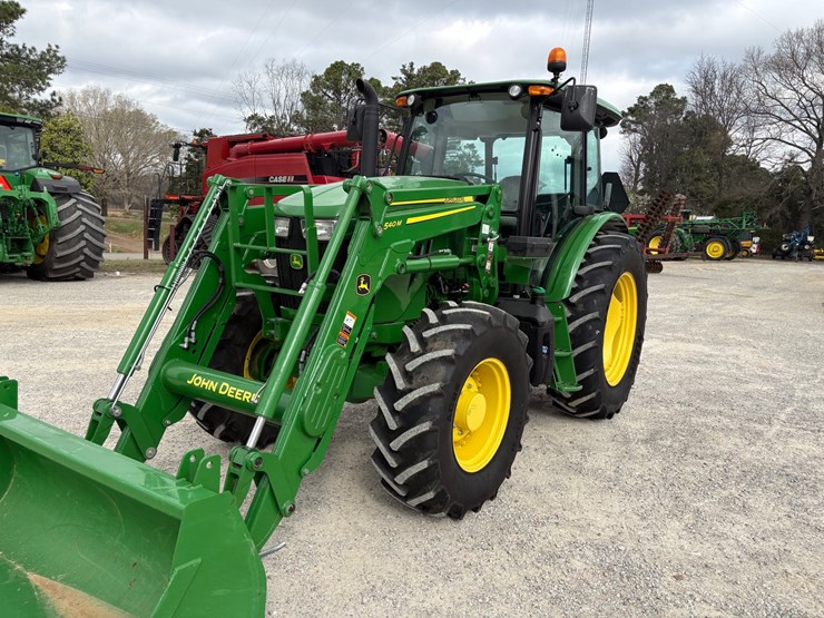 2020-john-deere-6105e-image-2