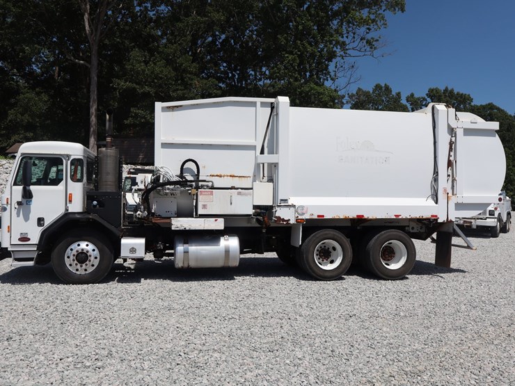 2019-peterbilt-520-image-2