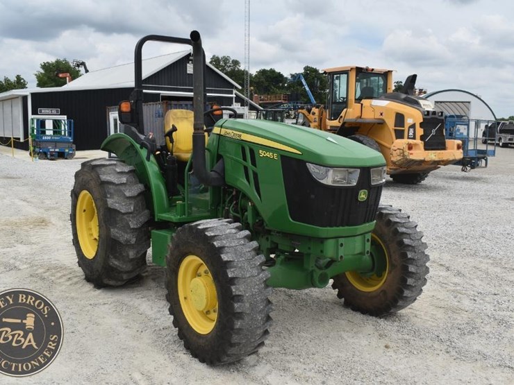 2021-john-deere-5045e-image-7