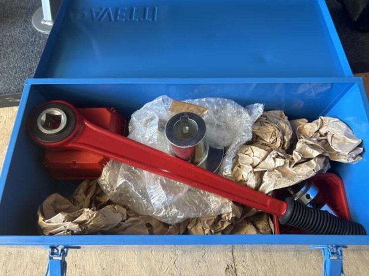 mueller-8in-gas-tapping-trailer-image-37