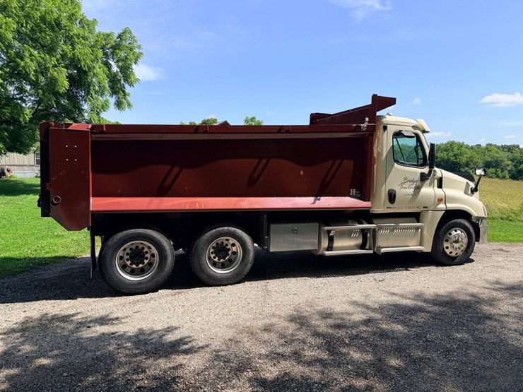 2012-freightliner-cascadia-125-image-13