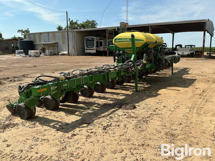 2019-john-deere-dr18-image-3