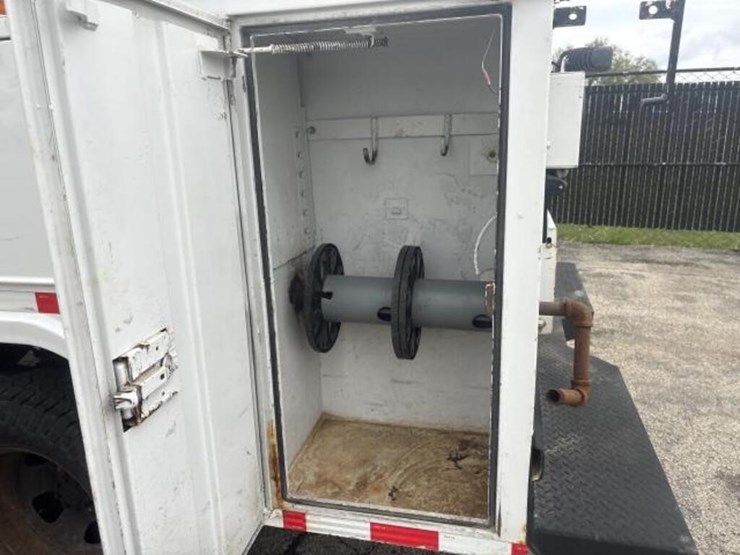 2014-dodge-3500-image-14