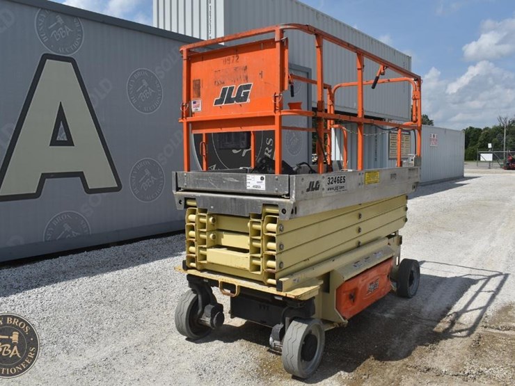 2012-jlg-3246es-image-1