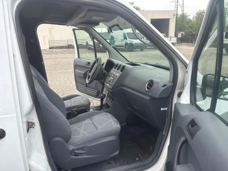 2010-ford-transit-connect-image-17