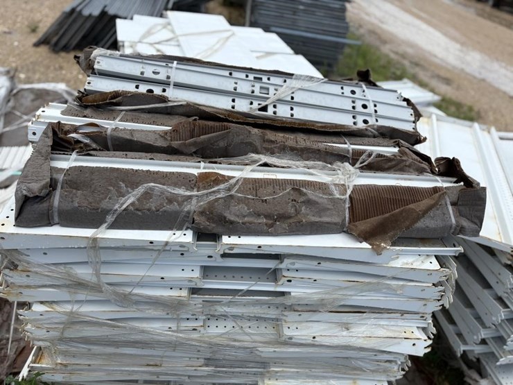 l4---metal-isle-shelving-image-6