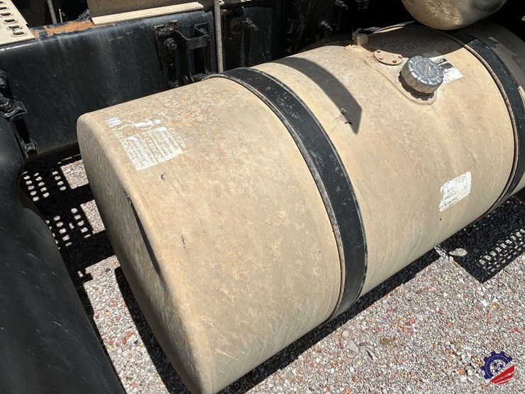 2011-volvo-vnl64t-day-cab-t/a-truck-tractor-image-63