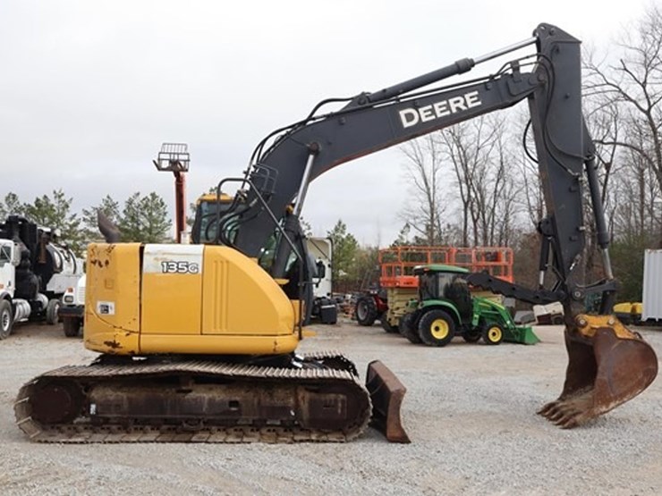2016-deere-135g-image-6