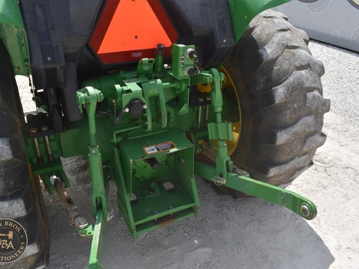 2021-john-deere-5045e-image-43