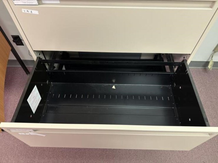 4-drawer-metal-filing-cabinet-image-5