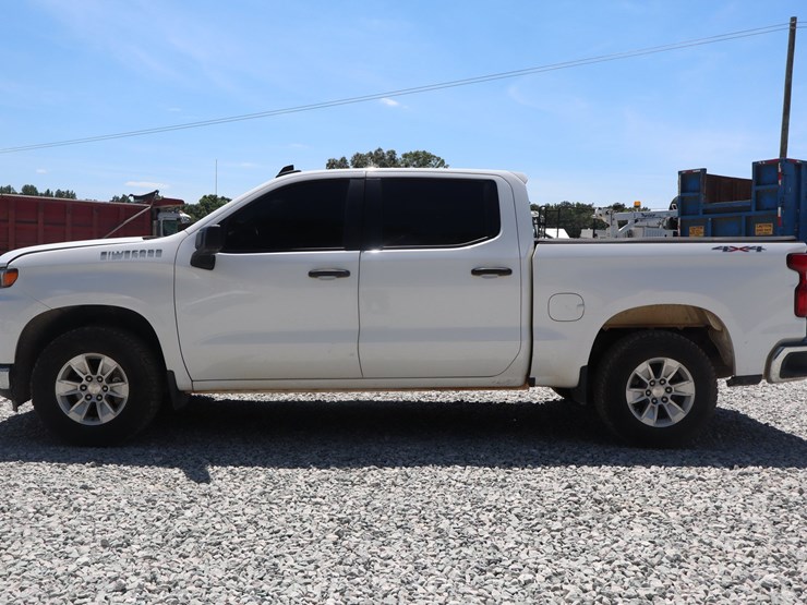 2022-chevrolet-1500-image-2