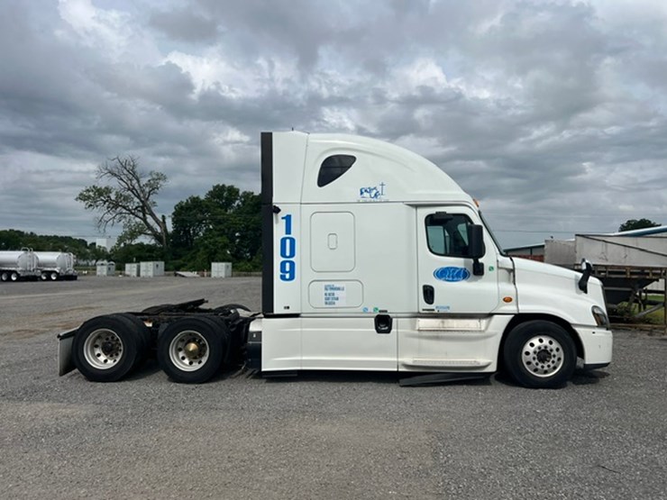 2015-freightliner-cascadia-125-image-5