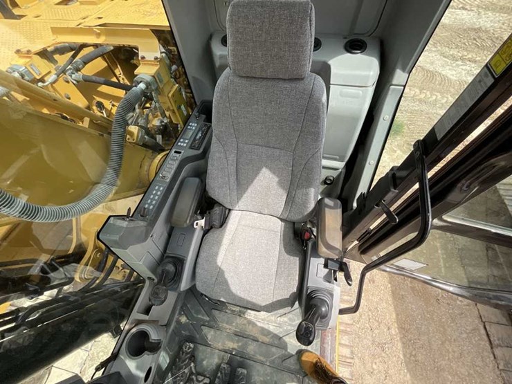 2015-caterpillar-323fl-image-15