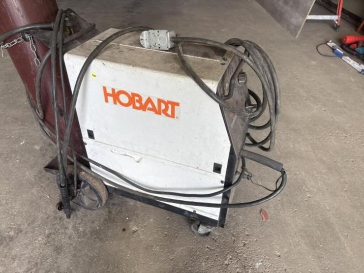 hobart-ironman-210-welder-with-tank-image-4