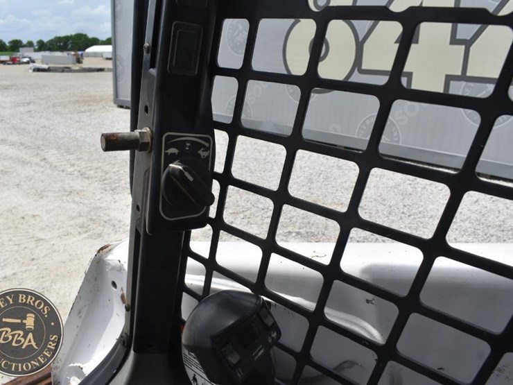 2016-bobcat-s570-image-18