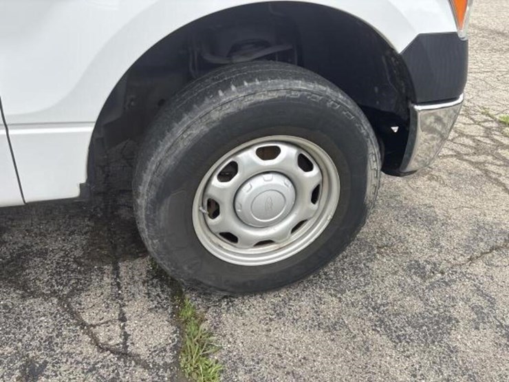 2012-ford-f150-xl-image-11