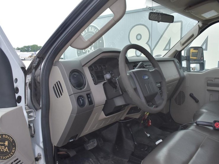 2009-ford-f350-image-23