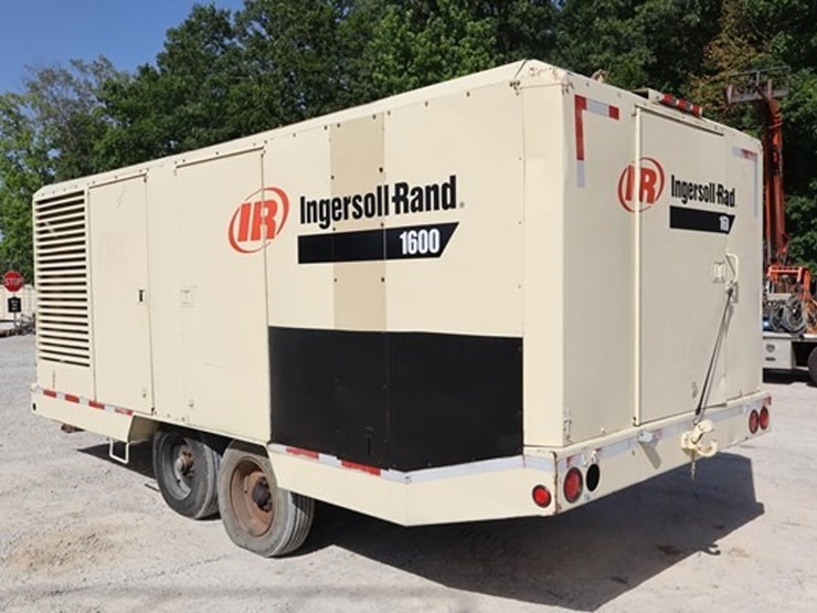 #1094-•-1999-ingersoll-rand-1600-mobile-air-compressor-image-3