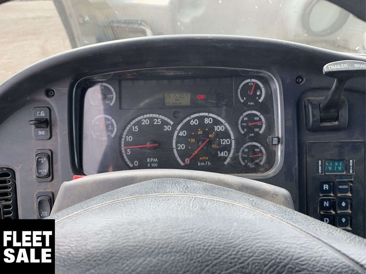 2008-freightliner-m2-106-image-14