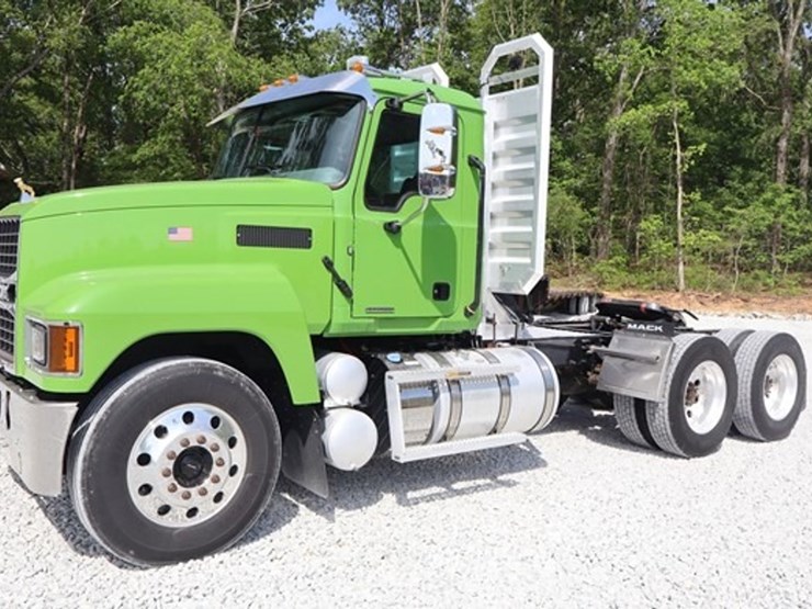#538-•-2019-mack-pi64t-day-cab-truck-image-1