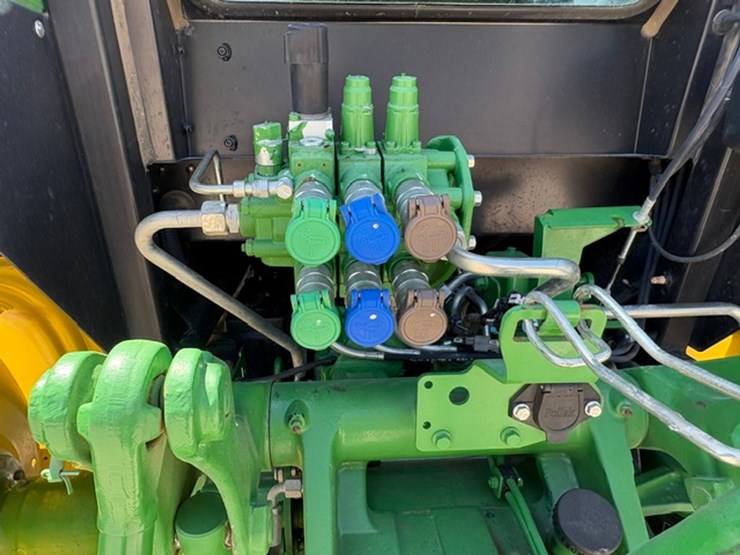 2022-john-deere-6120e-image-11