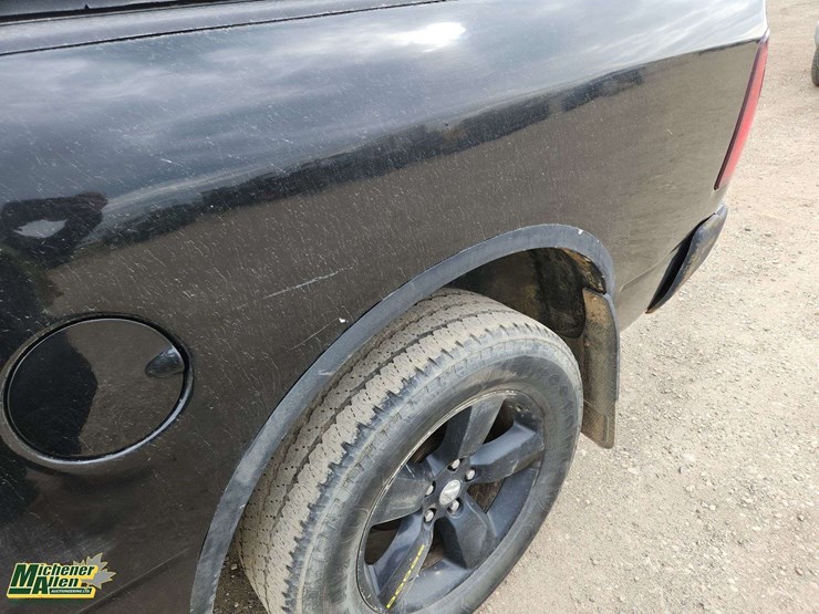 2014-dodge-1500-image-37