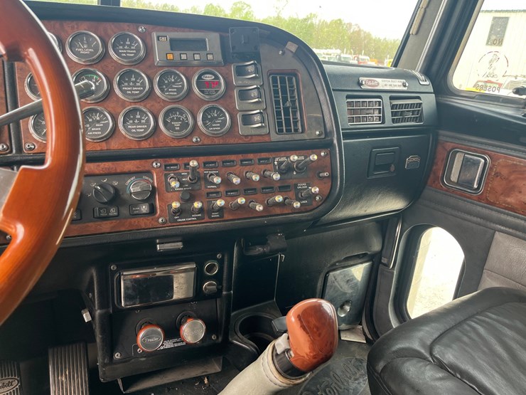 2002-peterbilt-379-image-20