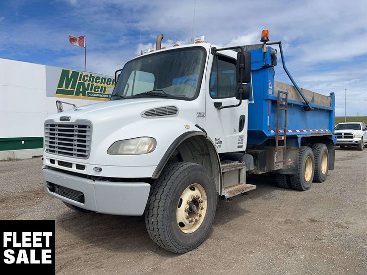 2008-freightliner-m2-106-image-1