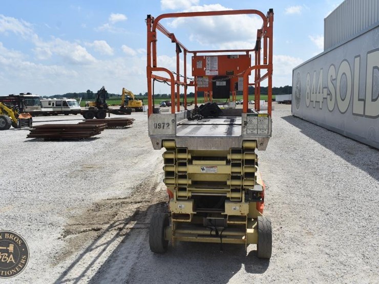 2012-jlg-3246es-image-4
