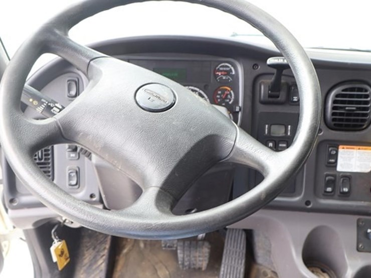 #443-•-2016-freightliner-m2-grapple-truck-image-33