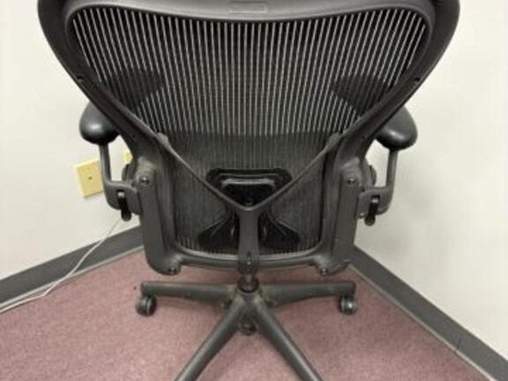 (2)-office-chairs-with-adjustable-arm-rest-image-4