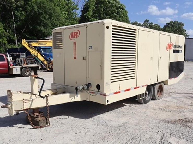 #1094-•-1999-ingersoll-rand-1600-mobile-air-compressor-image-1
