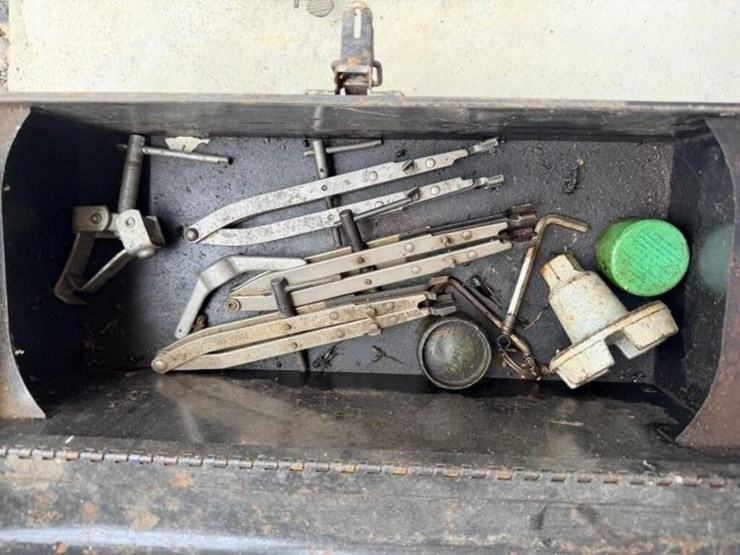 sl---car-tool-lot-image-2